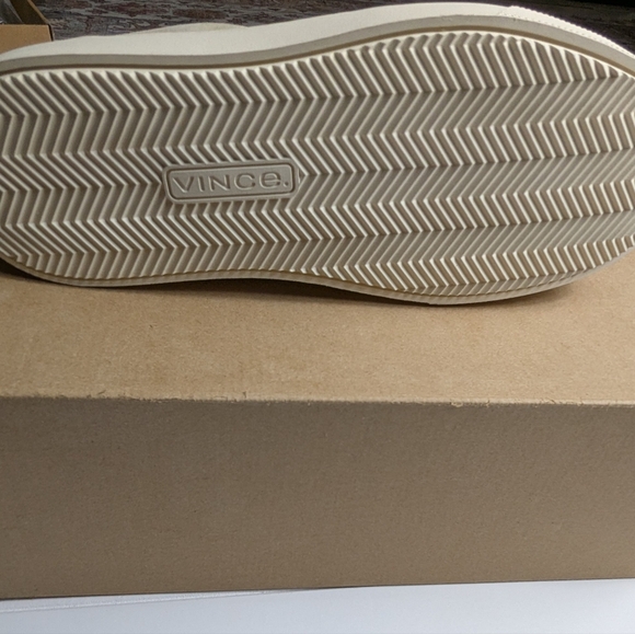NWT Vince Lakewood Men's Fashion Sneakers Morning Haze Suede Slip On   9 In Box - Picture 5 of 9